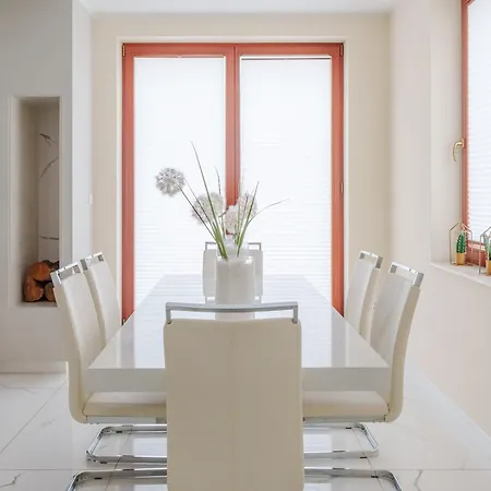 בית נופש Exclusive Townhouse Maciejki With Garden And Terrace Near Warsaw *