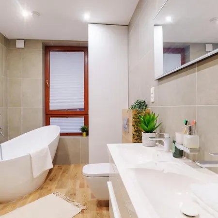 Exclusive Townhouse Maciejki With Garden And Terrace Near Warsaw בית נופש *