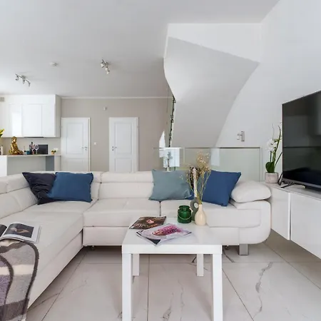 בית נופש Exclusive Townhouse Maciejki With Garden And Terrace Near Warsaw *