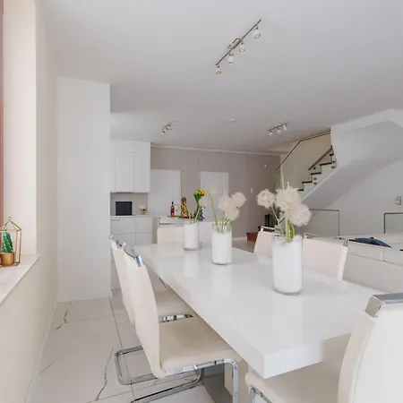 Exclusive Townhouse Maciejki With Garden And Terrace Near Warsaw