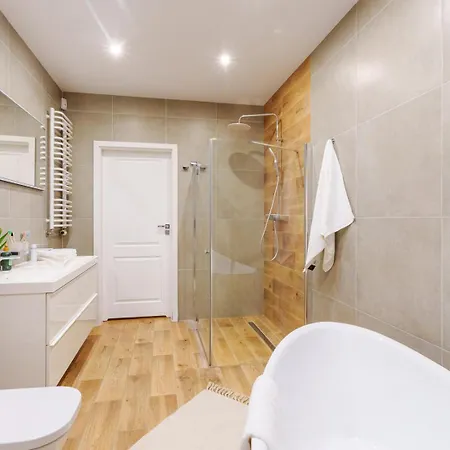 Exclusive Townhouse Maciejki With Garden And Terrace Near Warsaw בית נופש *