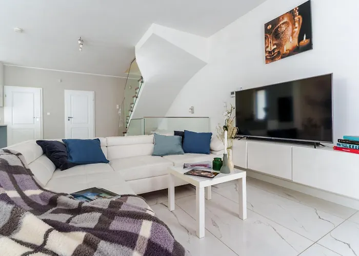 Hébergement de vacances Exclusive Townhouse Maciejki With Garden And Terrace Near Warsaw